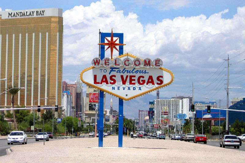 800px-LasVegasSign06212005.jpg