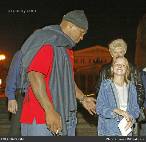 mike-tyson-mike-tyson-visits-russia-on-september-11-2005-1ldV9m.jpg