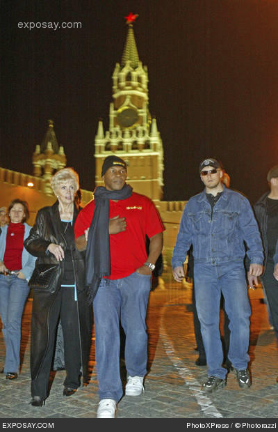 mike-tyson-mike-tyson-visits-russia-on-september-11-2005-1Xr8Qv.jpg