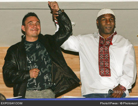 konstantin-tszyu-mike-tyson-visits-russia-on-september-11-2005-0hm4VM.jpg