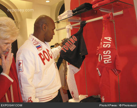 mike-tyson-mike-tyson-visits-russia-on-september-11-2005-1k5cLX.jpg
