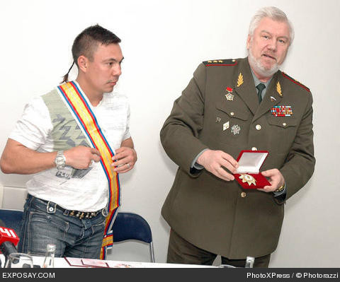 konstantin-tszyu-russian-boxer-konstantin-tszyu-was-awarded-with-the-russian-ord.jpg
