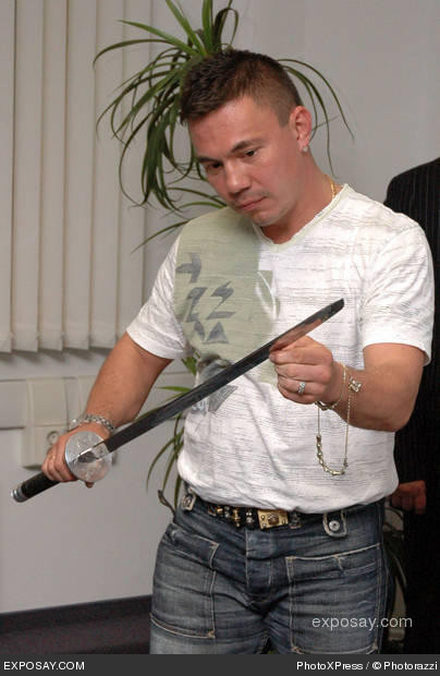 konstantin-tszyu-russian-boxer-konstantin-tszyu-was-awarded-with-the-russian-ord.jpg