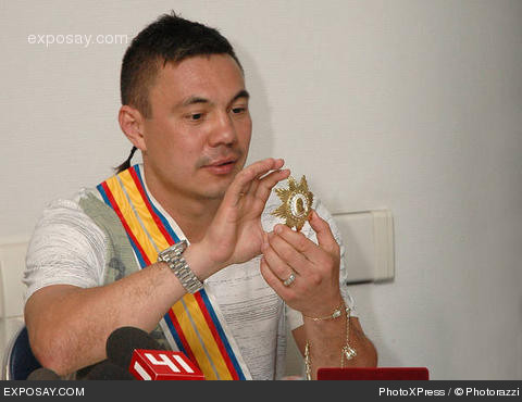 konstantin-tszyu-russian-boxer-konstantin-tszyu-was-awarded-with-the-russian-ord.jpg