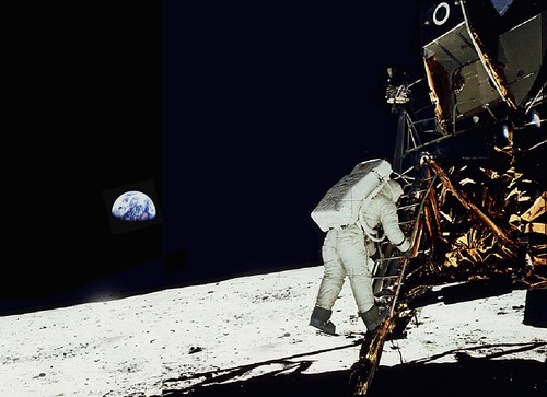 11Buzz-Aldrin-Apollo-11-thumb-500x363-50668.jpg