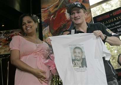 castillo_hatton_boxing_nvjh104_2.jpg