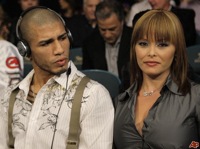 miguel-cotto-melissa-guzman-2009-11-14-22-42-45_original.jpg
