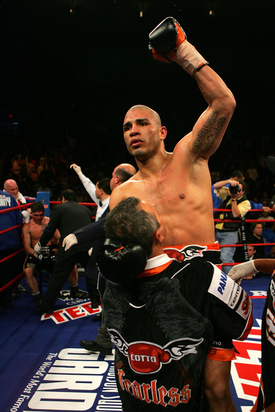 Miguel Cotto v Michael Jennings 0hY_8iTNI68l.jpg