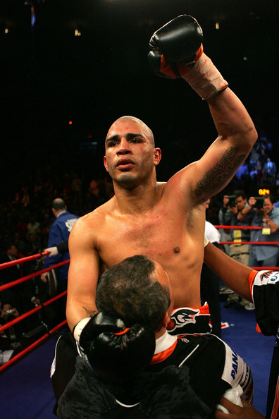 Miguel Cotto v Michael Jennings MMIUfbtICMnl.jpg