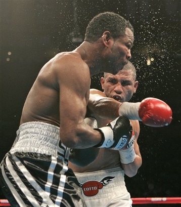 Miguel-Angel-Cotto-Mosley38.jpg