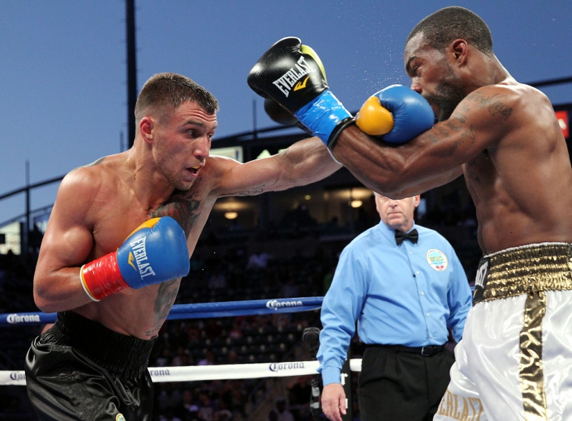 l_f246536d51382cb4483b2f90d3ce70ccLomachenko_RussellJr_140621_004a.jpg