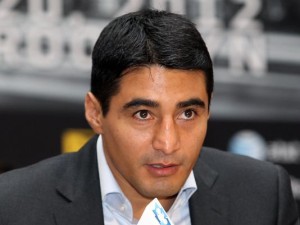 2012-10-18-erik-morales-4_3-300x225 (2).jpg