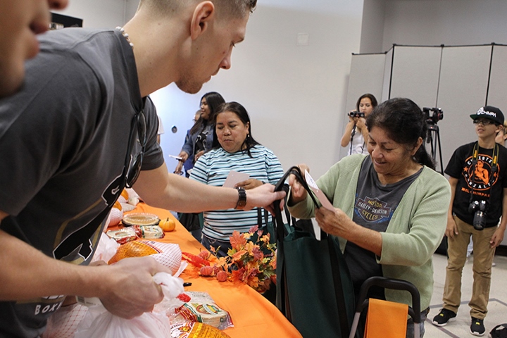 GBPThanksgiving15_Hoganphotos (720x480).jpg