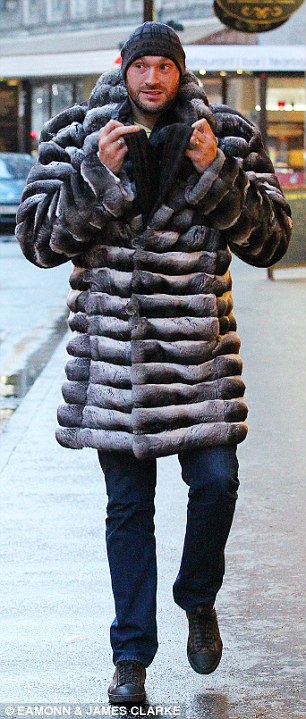3032965A00000578-3401508-The_grey_knee_length_outerwear_is_believed_to_be_from_N.jpg