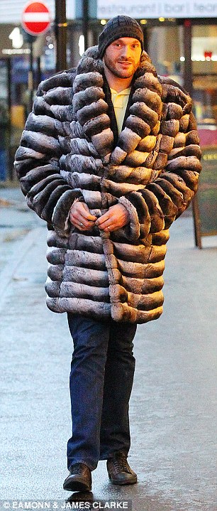 30329BDF00000578-3401508-The_grey_knee_length_outerwear_is_believed_to_be_from_N.jpg