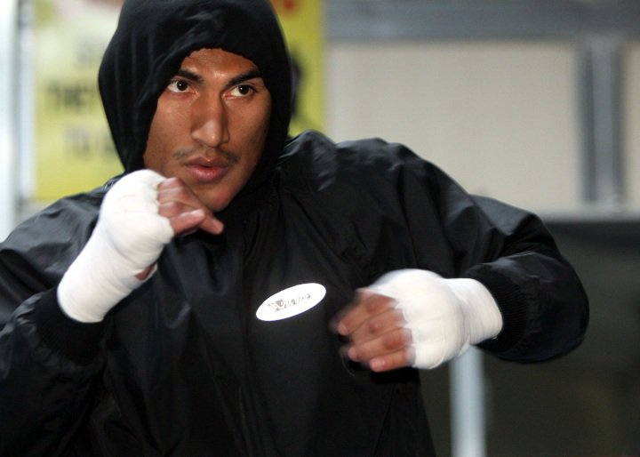 thumb_Mikey_Garcia_workout_130110_003a.jpg