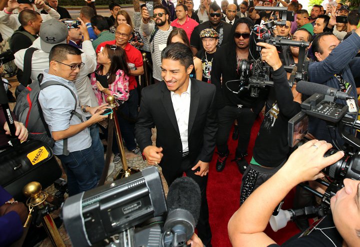 pacquiao-vargas-grand-arrival (20).jpg