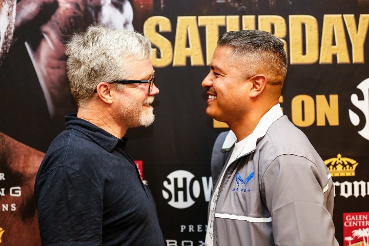 LR-SHO-TRAINER RD TABLE-ROACH VS GARCIA-12072016-5931 (720x480).jpg