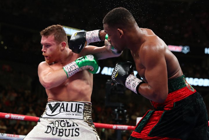 canelo-jacobs-fight (9).jpg