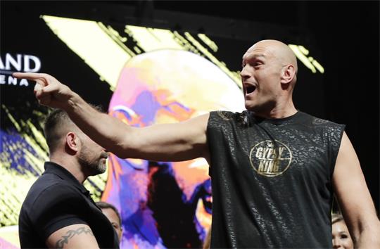urn-publicid-ap-org-c9defafbdd16903b6549612f70226bfbFury_Wilder_Boxing_96217-768x503.jpg
