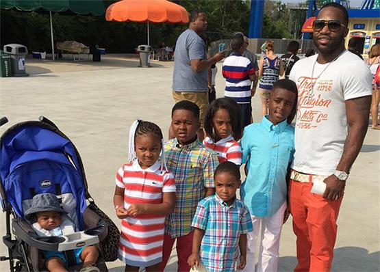 Adrien-Broner-kids-2.jpg