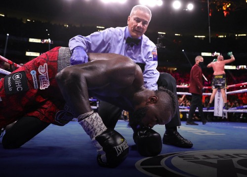 Tyson-Fury-vs-Deontay-Wilder_knockdown8-copy.jpg