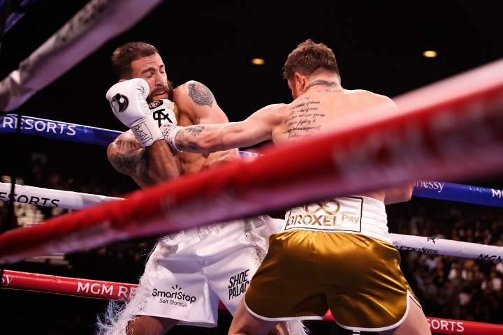 canelo-plant-fight (4)_1636280462.jpg