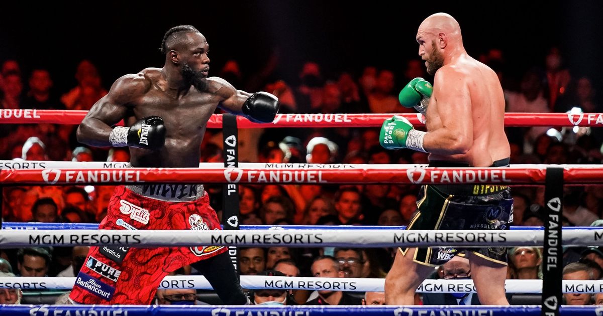 0_Tyson-Fury-and-Deontay-Wilder-exchange-punches-during-their-fight-for-the-WBC-.jpg