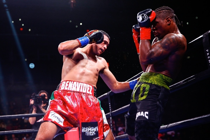 benavidez-davis-fight (6).jpg