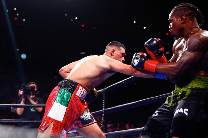benavidez-davis-fight (7).jpg