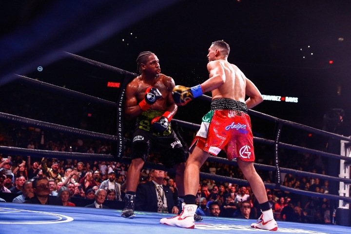 benavidez-davis-fight (15).jpg