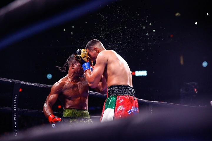 benavidez-davis-fight (18).jpg