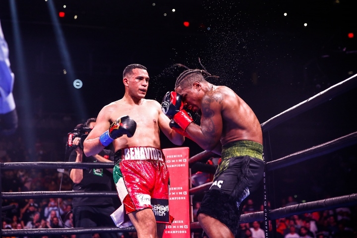 benavidez-davis-fight (25).jpg