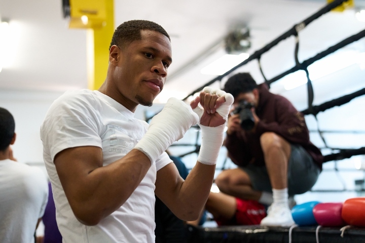 devin-haney (9)_1637806724.jpg