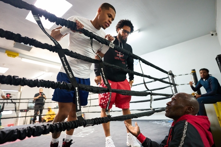 devin-haney (10)_1637806724.jpg