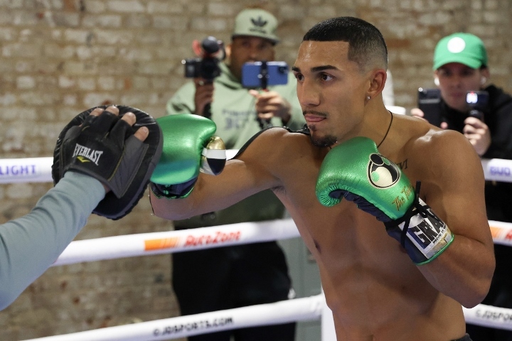 teofimo-lopez (6)_1637717176.jpg