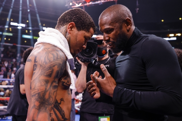 davis-mayweather_1638777098.jpg