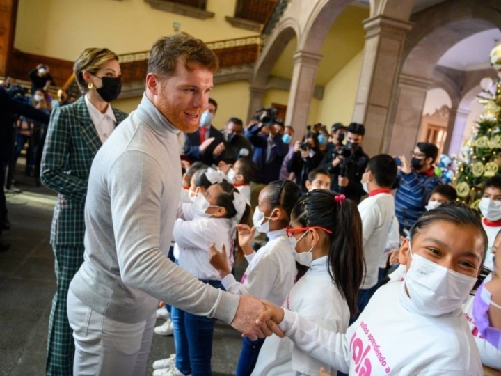 canelo-christmas (2).jpg