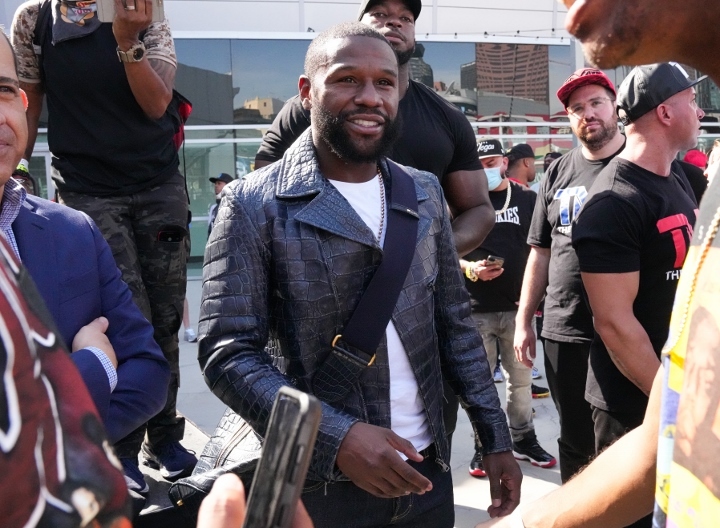 floyd-mayweather_1634887939.jpg