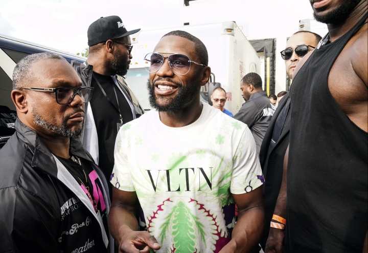 floyd-mayweather_1622950062.jpg