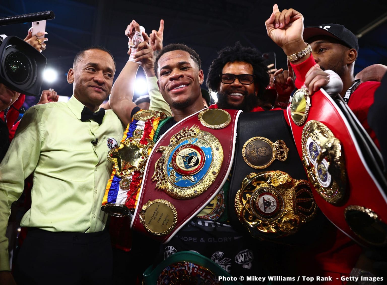 Devin-Haney_victory3-Boxing-Photos-1536x1133.jpg