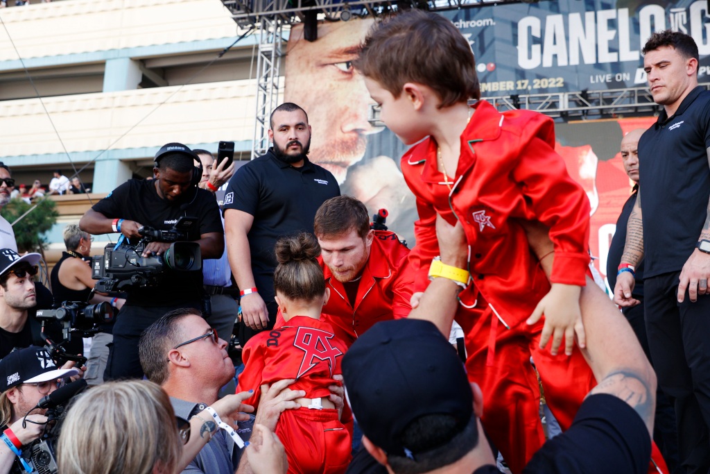 Canelo-Alvarez-vs.-GGG-Gennadiy-Golovkin-3-weigh-ins-faceoff1424402175.jpg
