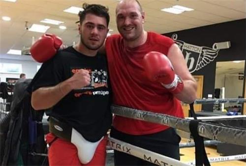 Tyson-Fury-Sparring-Partner-Posts-Pic-From-1-Year-Ago-Showing-Dramatic-Weight-Lo.jpg