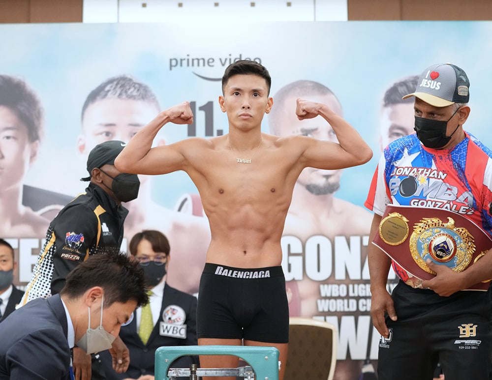 gonzalez-iwata_fukuda221031weighin9.jpg