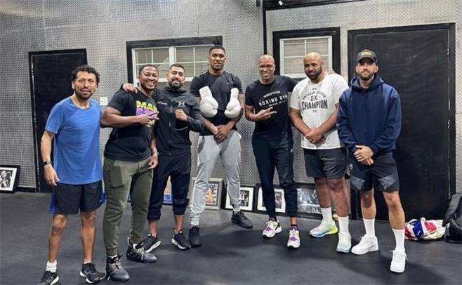 derrick-james-anthony-joshua-758x468 (1).jpeg