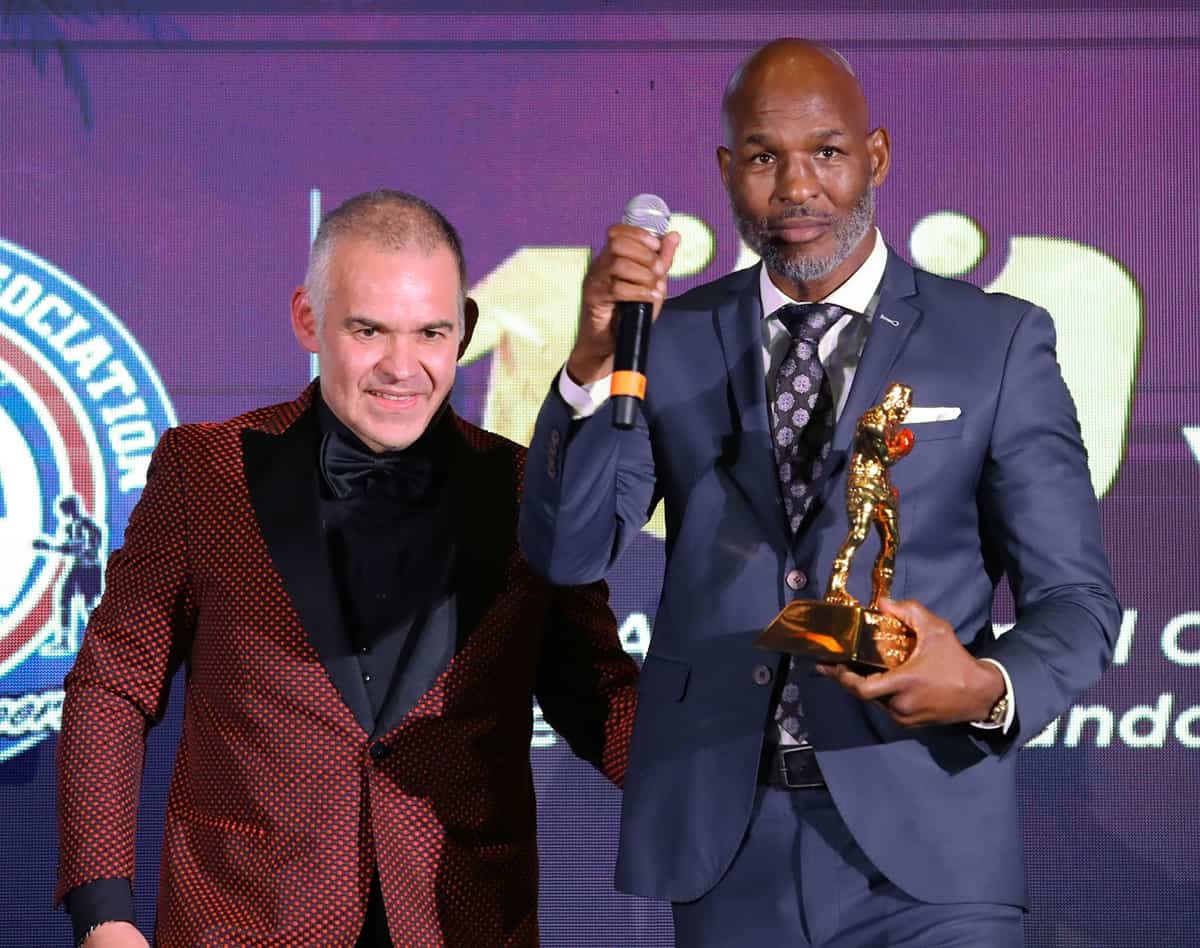bernard-hopkins-gilberto-jesus-mendoza.jpg