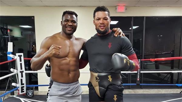 Francis-Ngannou-Joe-Joyce.jpg