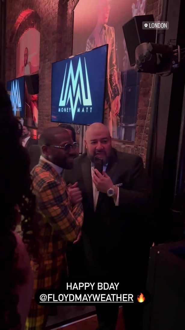 0_World-Cups-sexiest-fan-Ivan-Knoll-gets-close-to-Floyd-Mayweather-at-glitzy-bir.jpg