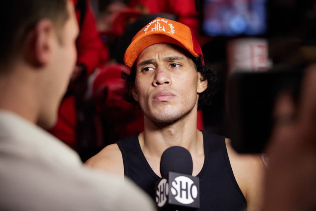 david-benavidez-mic-1068x712.jpg