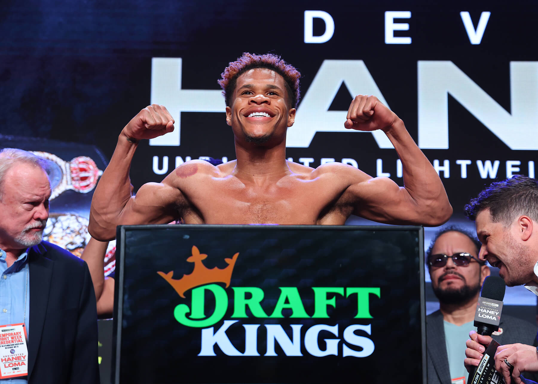 Devin_Haney_flex_1_4e2d08ad5b.jpg